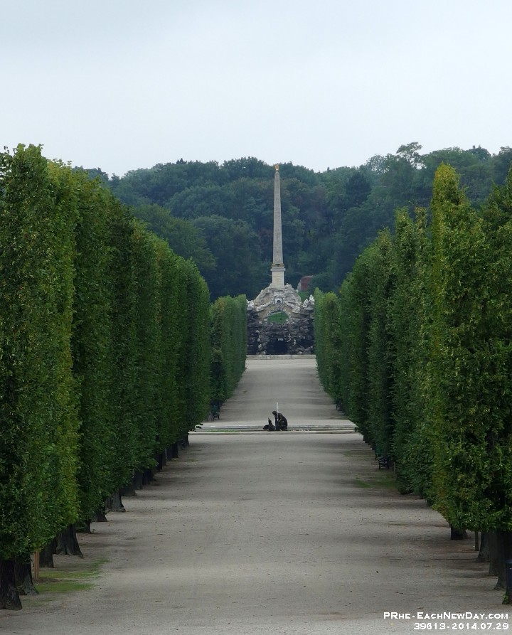 39613RoCrLeRe - On and around the grounds and garden of Schonbrunn Palace, Vienna